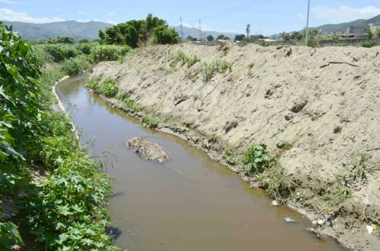 Rehabilitan vialidad en zonas afectadas por las lluvias en Cagua
