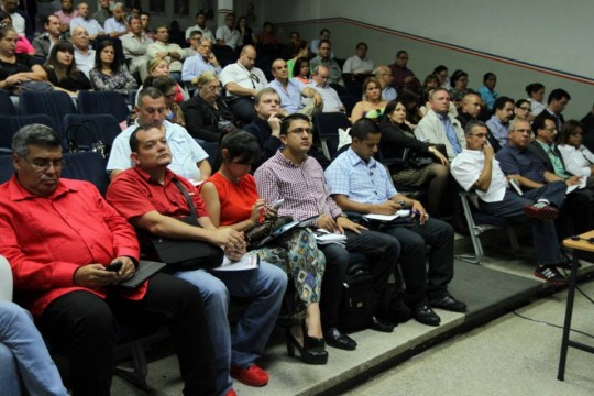 Tareck El Aissami presentó Plan de Inversión 2013 a empresarios 
