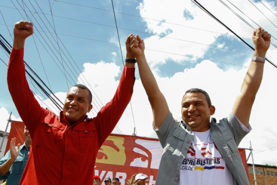 Las Unidades de Batalla Hugo Chávez del municipio Girardot fueron abanderadas