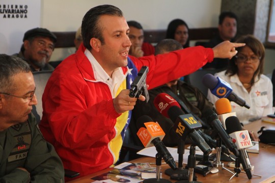 Grupos violentos de oposición intentaron quemar sede de la Gobernación de Aragua
