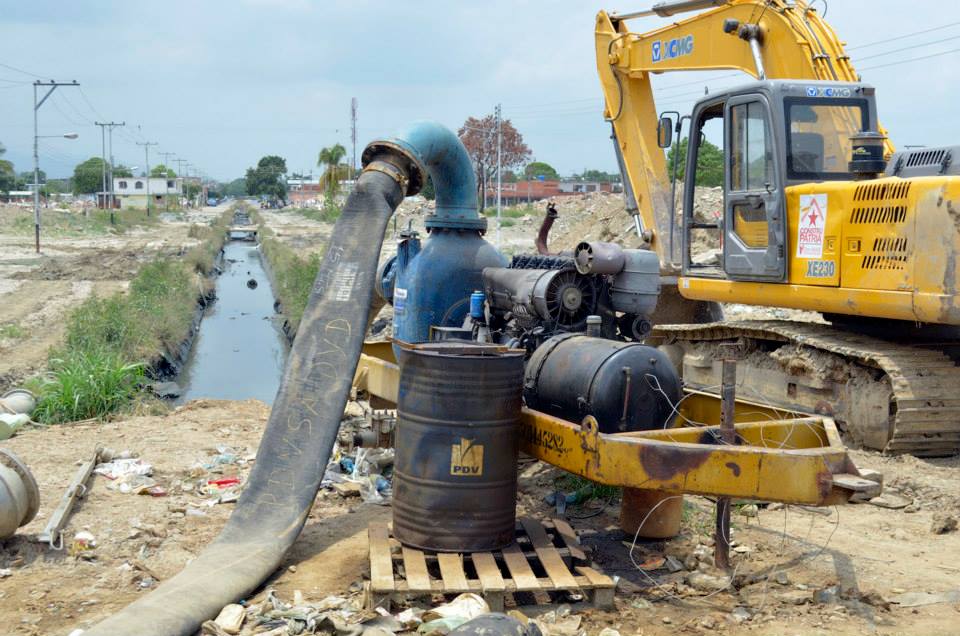 Aumentan capacidad de extracción de agua en canal de Paraparal. 16 de mayo de 2013.