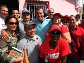 Tareck El Aissami realizó una caminata por el sector Alayón del municipio Girardot. Aseguró que durante su gestión trabajará para desarrollar un plan de rehabilitación de casas en las zonas más humildes. 23 de noviembre de 2012.
