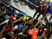 Tareck El Aissami participó en el acto celebrado en el Coliseo de Maracay como parte de las actividades del día del estudiante universitario. Anunció que se rescatarán 18 espacios socioproductivos para la juventud. 21 de noviembre de 2012. 