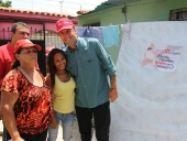 Entrega de enseres a las familias del sector Los Cocos. 17 de mayo de 2013.