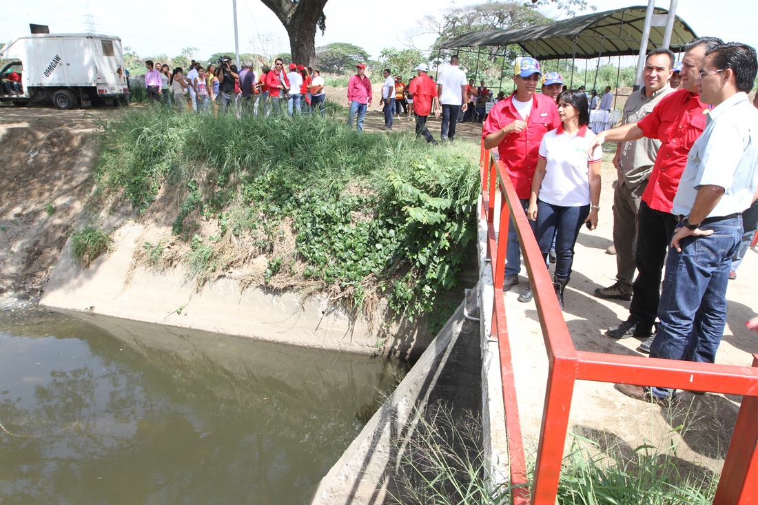 Inspección de limpieza y dragado realizadas en el dique Cari Cari. 30 de mayo de 2013