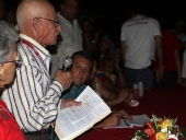 Tareck El Aissami, visitó la casa de las abuelas y abuelos de Mariño. Recibió un pliego de peticiones en beneficio de las personas de la tercera edad que será incluido en el plan de gobierno regional. 14 de noviembre de 2012  