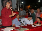 Representantes de los medios de comunicación alternativa que hacen vida en el estado Aragua se reunieron con Tareck El Aissami.  Informó que confirmará un frente de comunicadoras y comunicadores alternativos que integre a los diferentes medios. 20 de noviembre de 2012.