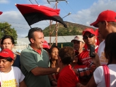 Tareck El Aissami dio un recorrido casa por casa en el sector Mata de Café, municipio Zamora, donde anunció la creación del Consejo de Campesinos y Pequeños Productores en el Sur de Aragua. 24 de noviembre de 2012.