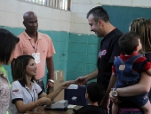 Tareck El Aissami ejerce derecho al voto en Elecciones Municipales. 08 de diciembre de 2013