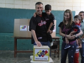 Tareck El Aissami ejerce derecho al voto en Elecciones Municipales. 08 de diciembre de 2013