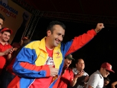 Tareck El Aissami logró la victoria en estos comicios regionales y se impuso con el 52.72% de los votos. Expresó que fue una jornada hermosa de la democracia venezolana a través de la cual las y los habitantes decidieron su destino. 16 de diciembre de 2012.