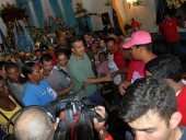 Tareck El Aissami participó en una oración popular para pedir a Dios por la pronta recuperación del presidente Hugo Chávez en la iglesia de la Plaza Bolívar de Chuao en Mariño. Donde afirmó: 