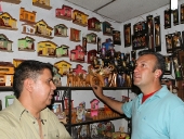 Tareck El Aissami recorrió calles de la parroquia Magdaleno en el municipio Zamora, donde aseguró que creará un fondo especial para artesanas y artesanos. 30 de noviembre de 2012.