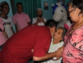 Tareck El Aissami recorrió el barrio Bolívar del municipio Girardot. Visitó las viviendas de varias familias y conversó con  los integrantes de la comunidad. 25 de noviembre de 2012.