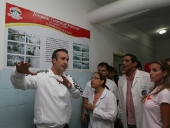 Tareck El Aissami recorrió el Hospital Central de Maracay junto a su familia. 17 de septiembre de 2014