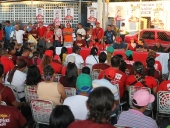 Tareck El Aissami se reunió con pobladores de San Vicente, parroquia Tacarigua del municipio Girardot y aseguró que convertirá a este sector en un ejemplo del trabajo organizado del poder popular. 1 de diciembre de 2012.