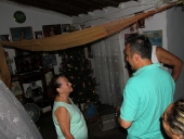 Tareck El Aissami visitó el barrio El Carmen ubicado en el municipio Girardot. Ingresó a la iglesia de la barriada y recibió una imagen de la virgen de El Carmen; manifestó su alegría de poder estar en el lugar y rememorar el barrio en el que nació. 7 de diciembre de 2012. 
