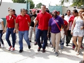 Vecinos de San Vicente acompañaron al gobernador. 23 de noviembre del 2014